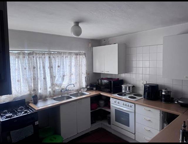 3 BEDROOM DUPLEX FOR SALE IN YEOVILLE